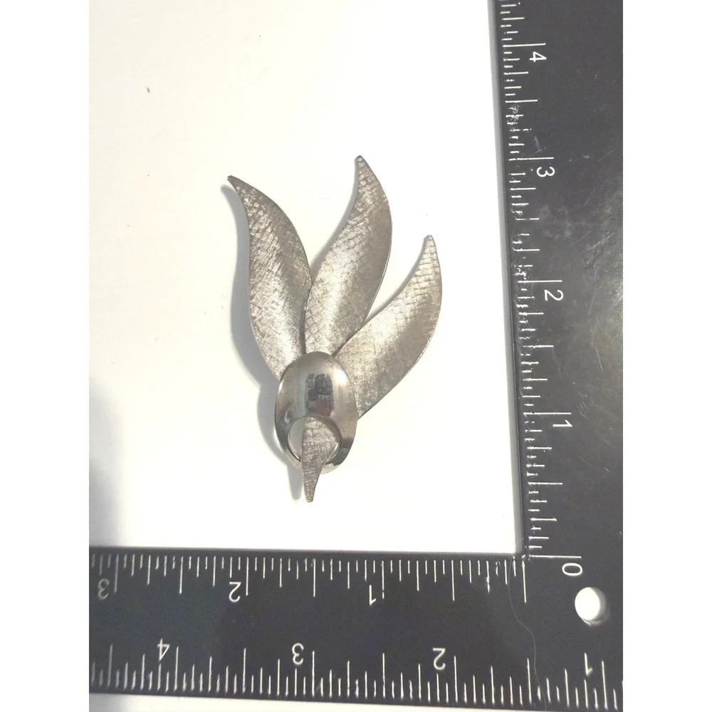 Vintage Silver Tone Triple Leaf Textured Mid Century Modern Brooch Pin‎